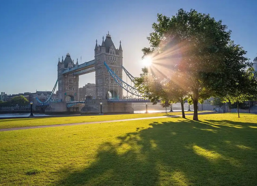 A sunny day with a view of the London Tower Bridge.