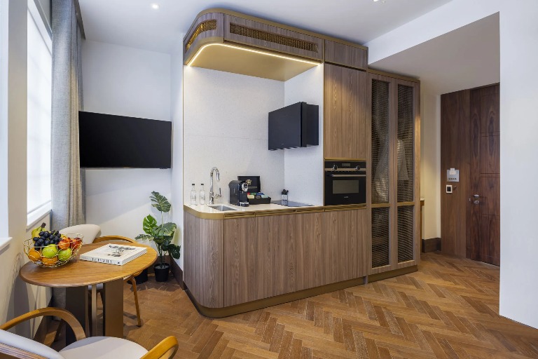 Kitchenette, TV and a table for two in Dao Studio, North London.