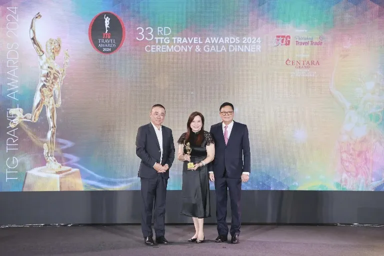 Dao by Dorsett AMTD Singapore receiving an award.