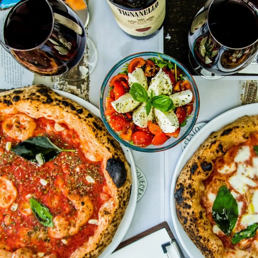 Pizza, wine and side dishes in Cinquecento, West London.