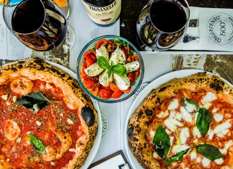 Pizza, wine and side dishes in Cinquecento, West London.